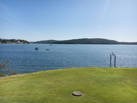 2 The Shores Soldiers Point - Waterfront - Uninterrupted Water Views INCLUDING ALL LINEN & TOWELS, Free Wi-Fi - Accommodation QLD 1