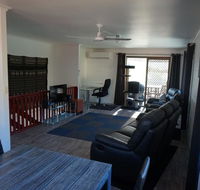 2-29 Rumbalara Avenue - Rainbow Beach Bring your dog or your cat or bring both Free Wi-Fi - Accommodation QLD