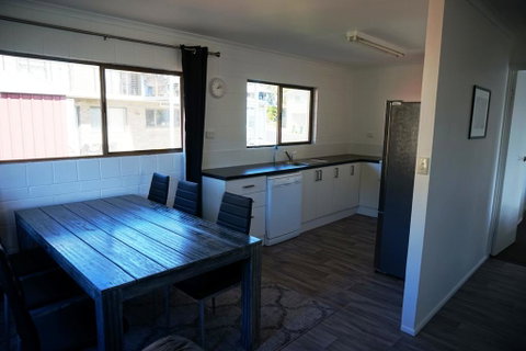 2-29 Rumbalara Avenue - Rainbow Beach, Bring Your Dog Or Your Cat Or Bring Both, Free Wi-Fi - Accommodation QLD 2