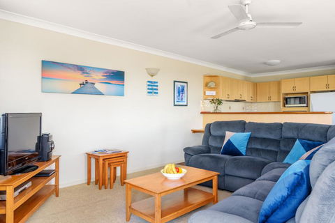 2/80 Cooloola Drive - Comfortable And Cosy Unit Enjoying Ocean Views And Views To Fraser Island - Accommodation QLD 2