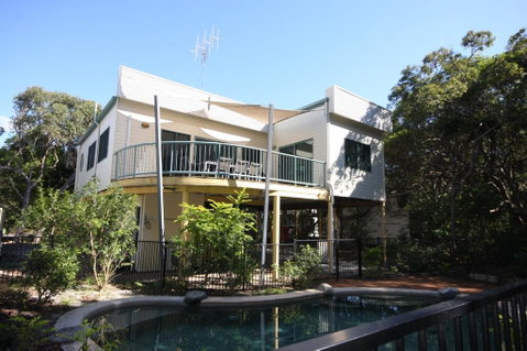 20 Orania Court - Two Storey Family Home With Swimming Pool, Patio & Large Deck. Pet Friendly - Accommodation QLD 0