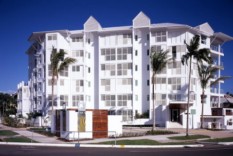 201 Lake Street - Accommodation QLD 0