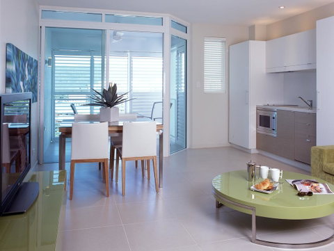 201 Lake Street - Accommodation QLD 3