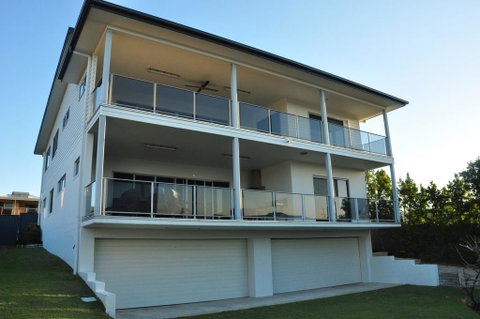 21 Tingira Close - Family Home In A Quiet Street Enjoying Ocean Views - Accommodation QLD 1