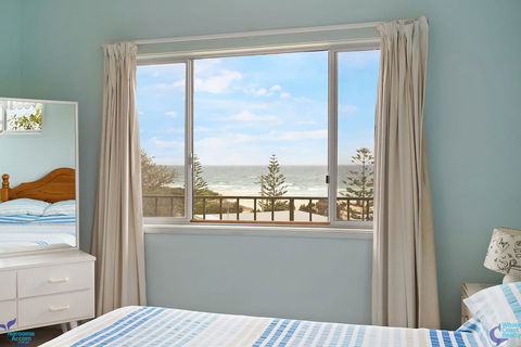 22 Dulling Street - Beach House - Accommodation QLD 1