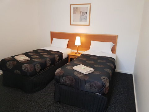 22 Gillies Street Apartments - Accommodation QLD 2