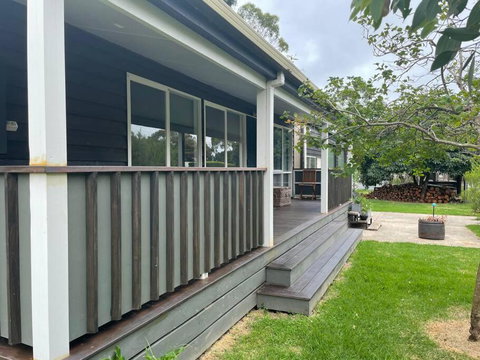 BLACK DUCK SHACK -Dog Friendly -Red Rocks Beach - Accommodation QLD 0