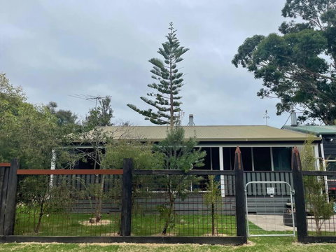 BLACK DUCK SHACK -Dog Friendly -Red Rocks Beach - Accommodation QLD 1