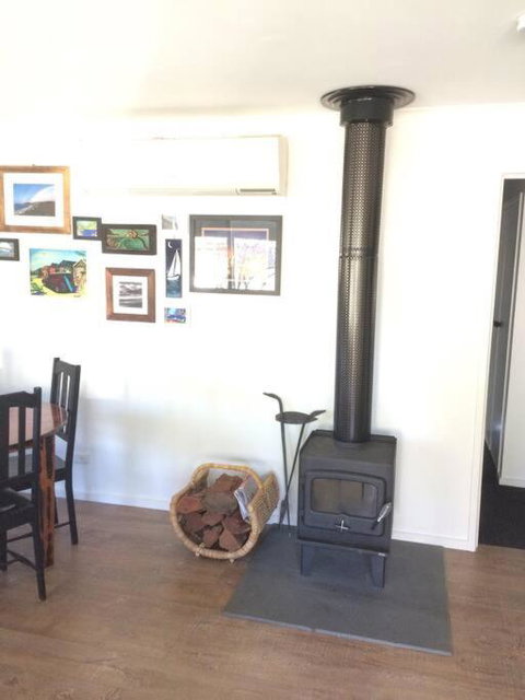 BLACK DUCK SHACK -Dog Friendly -Red Rocks Beach - Accommodation QLD 4