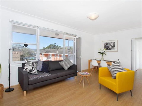 BOT01 - Balmoral Light And Airy Beach Apartment - Accommodation QLD 0