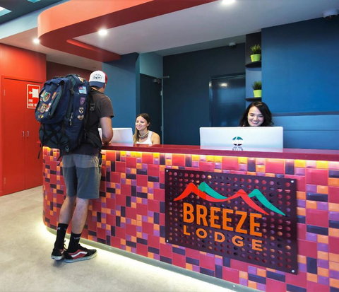Breeze Lodge - Accommodation QLD 2