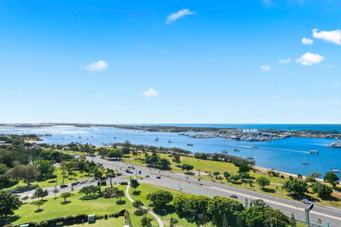 Brighton Shores - Accommodation QLD 3