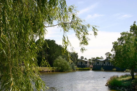 Capital Country Holiday Park - Accommodation QLD 0