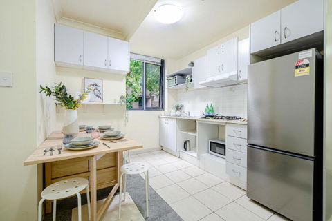 CBD 3br Apt For 8 Guests Near Train Shopping - Accommodation QLD 0
