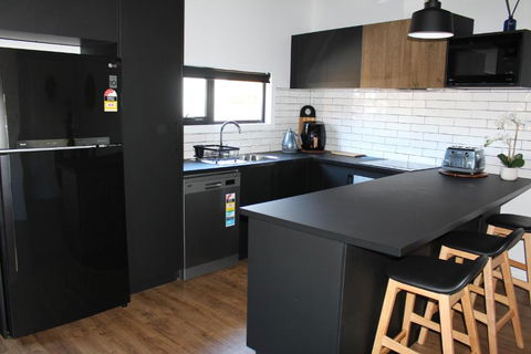 CBD Elizabeth St Modern Townhouse - Secure Parking - Accommodation QLD 1