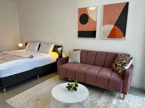 CBD Pink!Studio 1 Bedroom FreeParking - Accommodation QLD 3