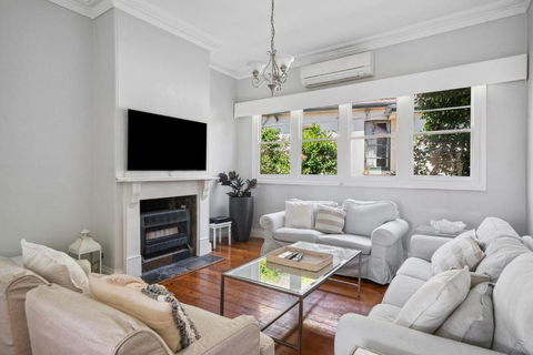 Charming House In Woolwich - Accommodation QLD 2