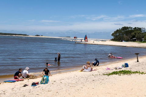 COASTAL ESCAPE@ The Cosmopolitan Unit 20806 - Accommodation QLD 2