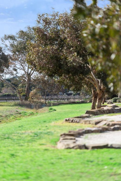Crimson Ridge - Wines, Vines And Dine - Accommodation QLD 4