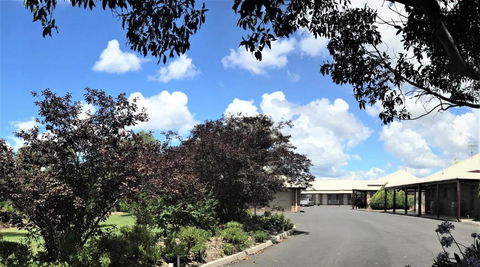 Crows Nest Motel - Accommodation QLD 4