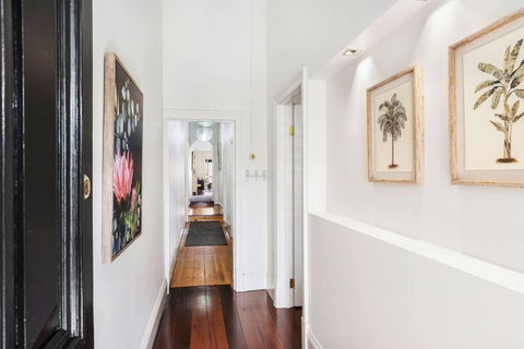 Cute As A Button - Picket Fence 3 Bed Stylish Home - Accommodation QLD 3