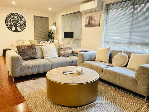 D130 The Link Fantasy Place - Accommodation QLD 2