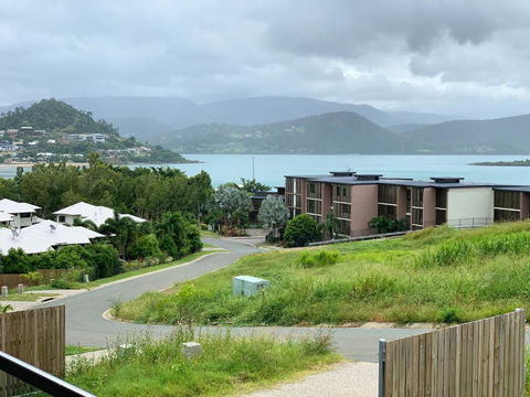 DAYDREAMING Airlie Beach, Water Views & Only 200m To Boardwalk. - Accommodation QLD 2