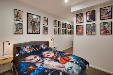 DC Vs Marvel Theme Ft Arcade Machine Pool Gym Sauna BBQ - Accommodation QLD 3
