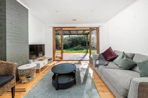 Delightful Home In Watson - Accommodation QLD 1