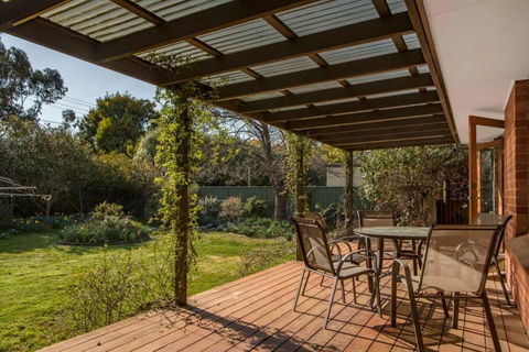 Delightful Home In Watson - Accommodation QLD 0