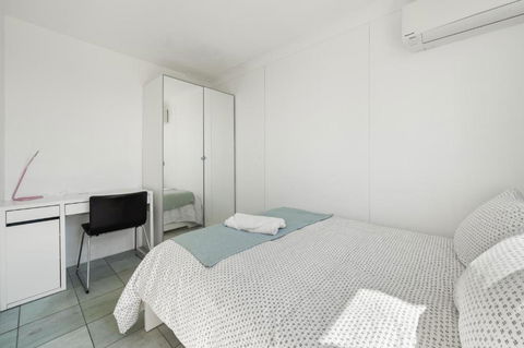 Dana-Private Room In A City Centre Duplex Apartment-1 - Accommodation QLD 2