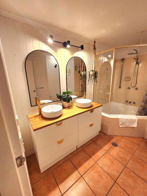 Deluxe Private Apartment- In Ramada Resort - Full Kitchen - - Accommodation QLD 3