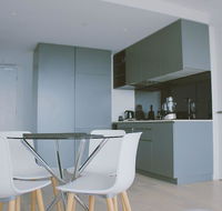 2Bed 2Bath Minimalist Apartment in CBD - Accommodation QLD