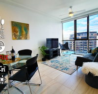 2BR Food  Drink Hub  Gym Pool Views Roof Terrace - Accommodation QLD