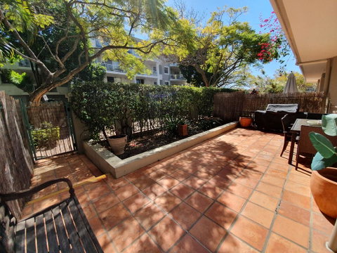 2BR Lovely River , Retreat Pool, Gym, Wine, Netflix - Accommodation QLD 3
