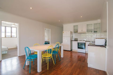 3 Bedroom Apartment / Spence St - Accommodation QLD 1