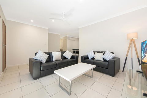 3 Bedroom Central Home - Accommodation QLD 1