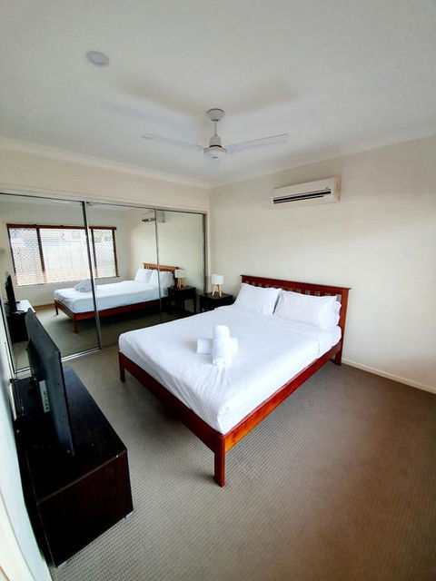 3 Bedroom Central Home - Accommodation QLD 3