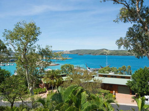 3 Bedroom Heliconia Grove On Hamilton Island - Accommodation QLD 0