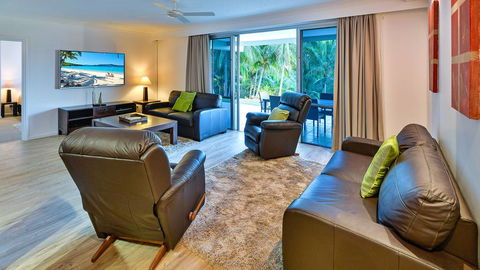 3 Bedroom Poinciana Lodge - Accommodation QLD 3
