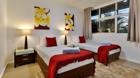 3 Bedroom Poinciana Lodge - Accommodation QLD 2