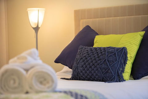 3 Bedroom Ultimate Luxury Waterfront - Accommodation QLD 2