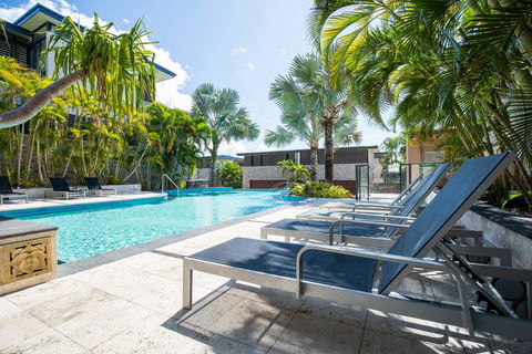 3 Bedroom Ultimate Luxury Waterfront - Accommodation QLD 0