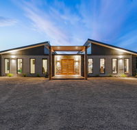 3 WISE MONKEYS MANSFIELD - Accommodation QLD