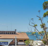 303 'The Shoal' 4-8 Bullecourt Street - Air Conditioning WIFI Netflix Views Linen  Lift - Accommodation QLD