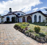 31 Rest Point Absolute Waterfront with Jetty - Accommodation QLD