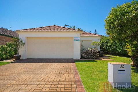 32 Beachside - Accommodation QLD 0