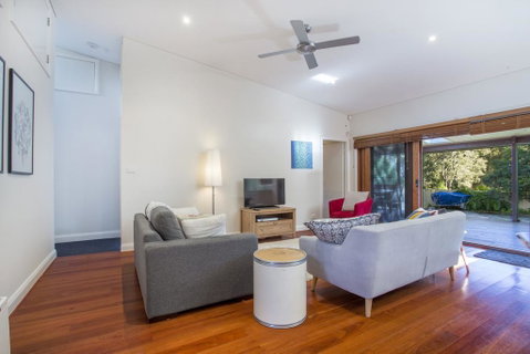 33 Bangalow - Narrawallee's Beautiful Bungalow - Accommodation QLD 0