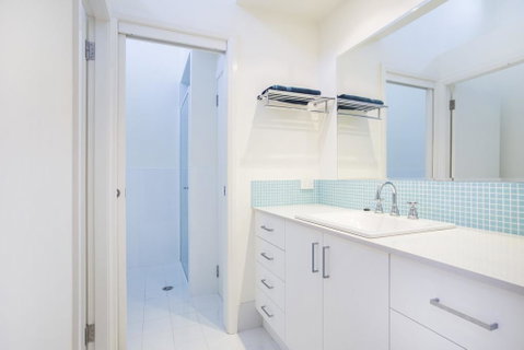 33 Bangalow - Narrawallee's Beautiful Bungalow - Accommodation QLD 1