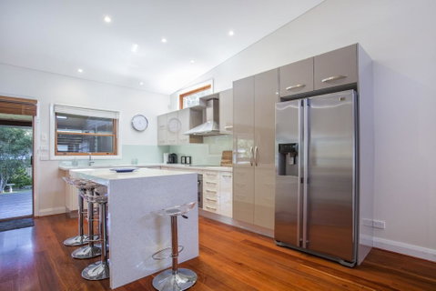 33 Bangalow - Narrawallee's Beautiful Bungalow - Accommodation QLD 2